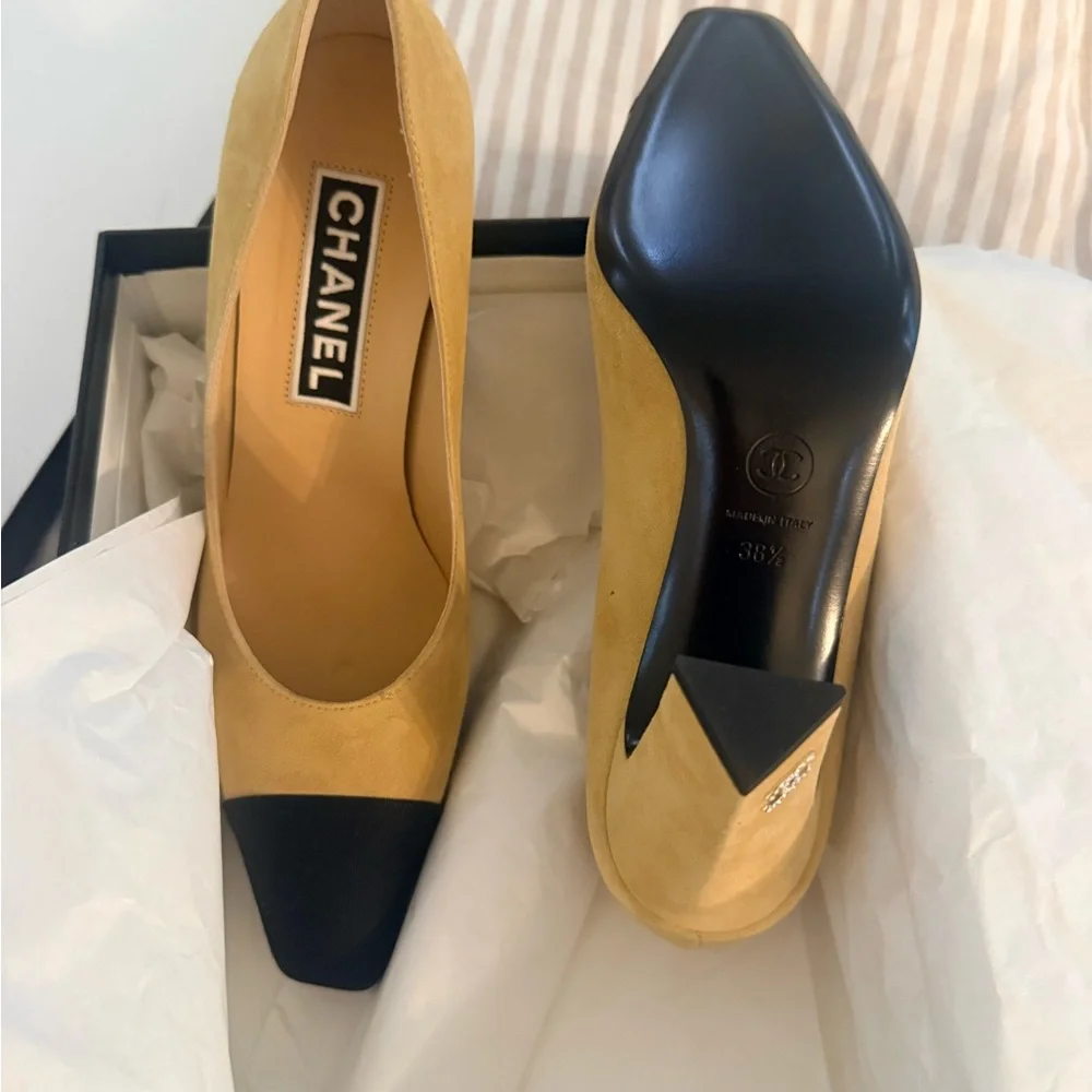 CHANEL cap toe pumps. never worn. brand new in box size 38.5 - Picture 3 of 11